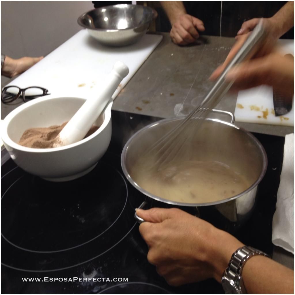 Crema nutritiva tibia de chocolate con nuez