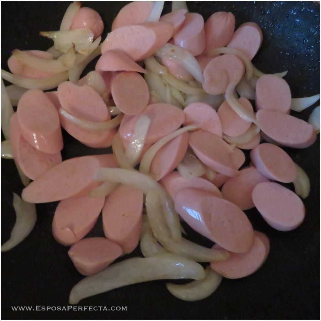 salchichas con cebolla