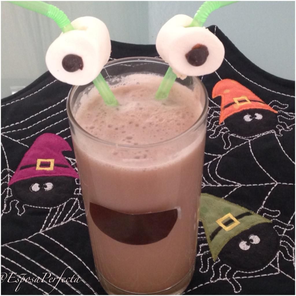 Sppoky smoothies for Halloween