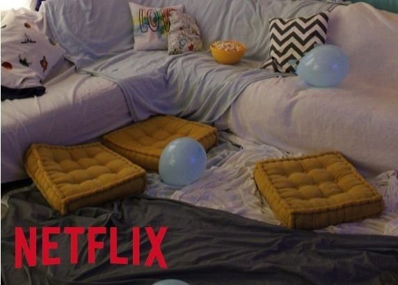 Acampada en la sala y tarde de TV con Netflix