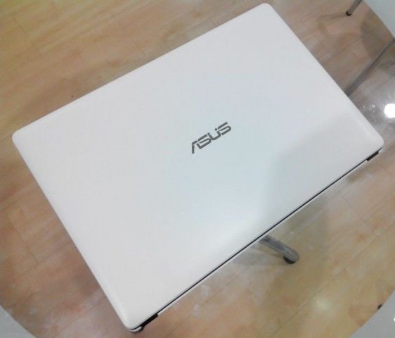 Cần bán 1 em ASUS X452LAV màu trắng tuyệt đẹp, NEW 100% FULLBOX còn BH hãng 2 năm !!!