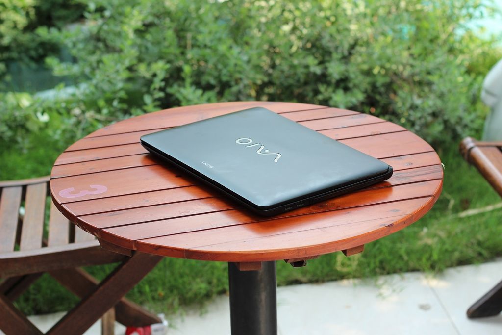 Cần bán SONY VAIO SVF1421QSG BLACK CORE i3 3217U/2G/750G/WIN 8 giá tốt cho ae !!!