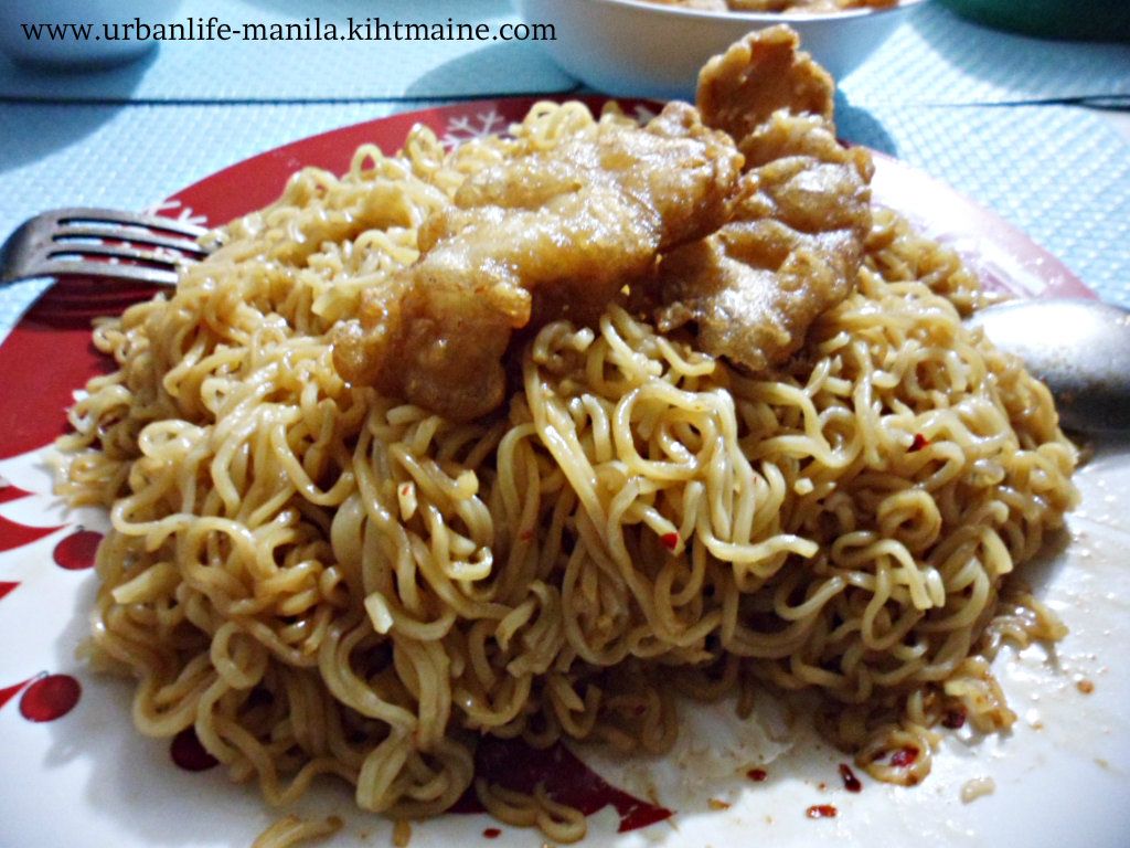 SAM_7556, Street Food Manila: Calamares and Instant Pansit Canton; Please visit - http://www.urbanlife-manila.kihtmaine.com/