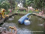 Luneta/Rizal Park: Childrens Playground, Please visit
www.urbanlife-manila.kihtmaine.com