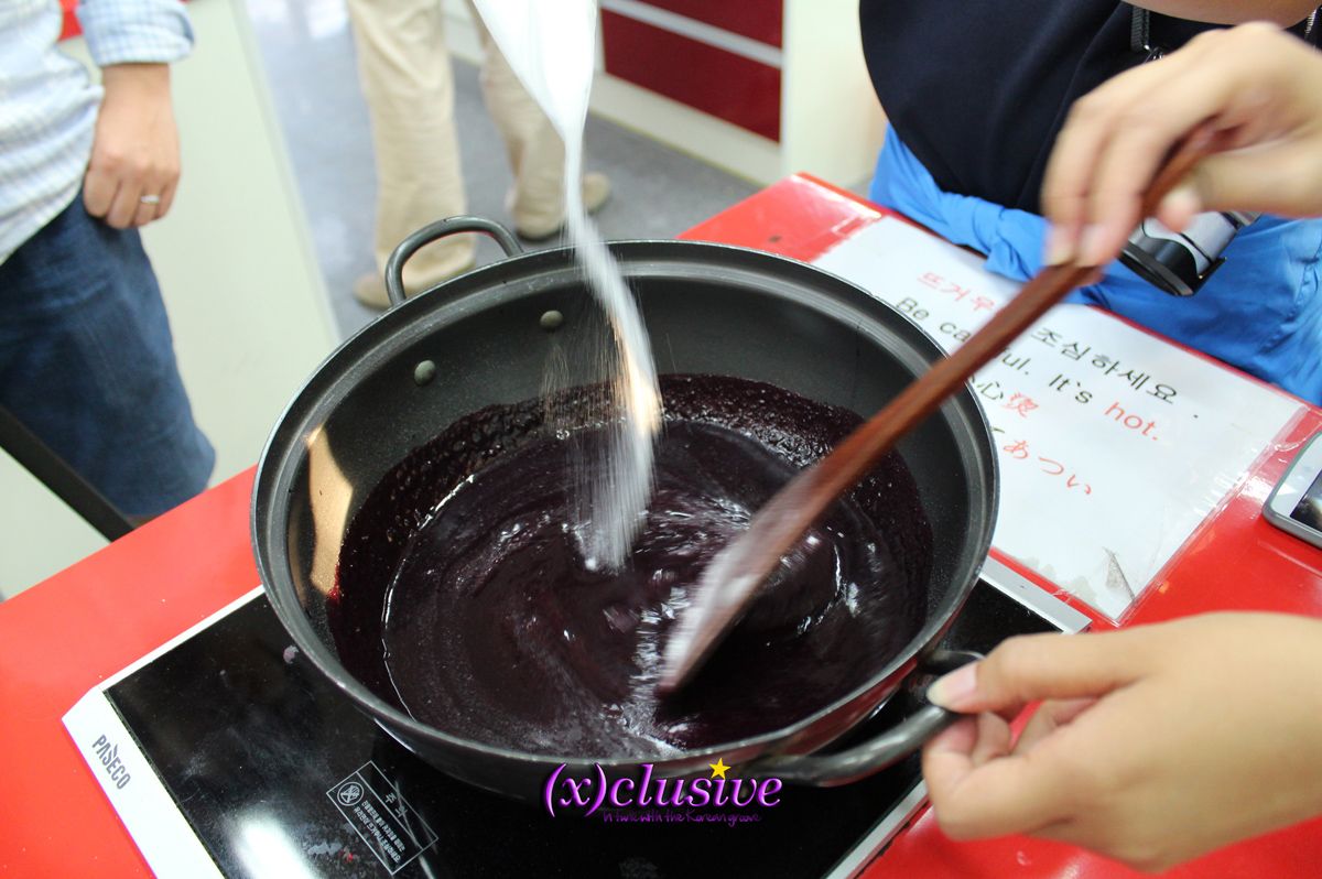 Making wine grape jam