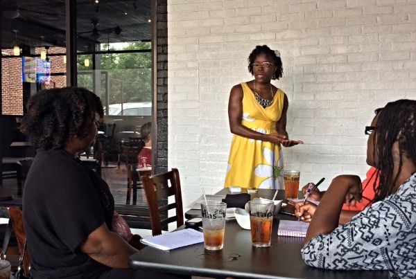 Saidah Washington speaking at the #NicheParent14 Pre-Conference Meet-Up in Columbia, SC on building an effective and profitable email list.