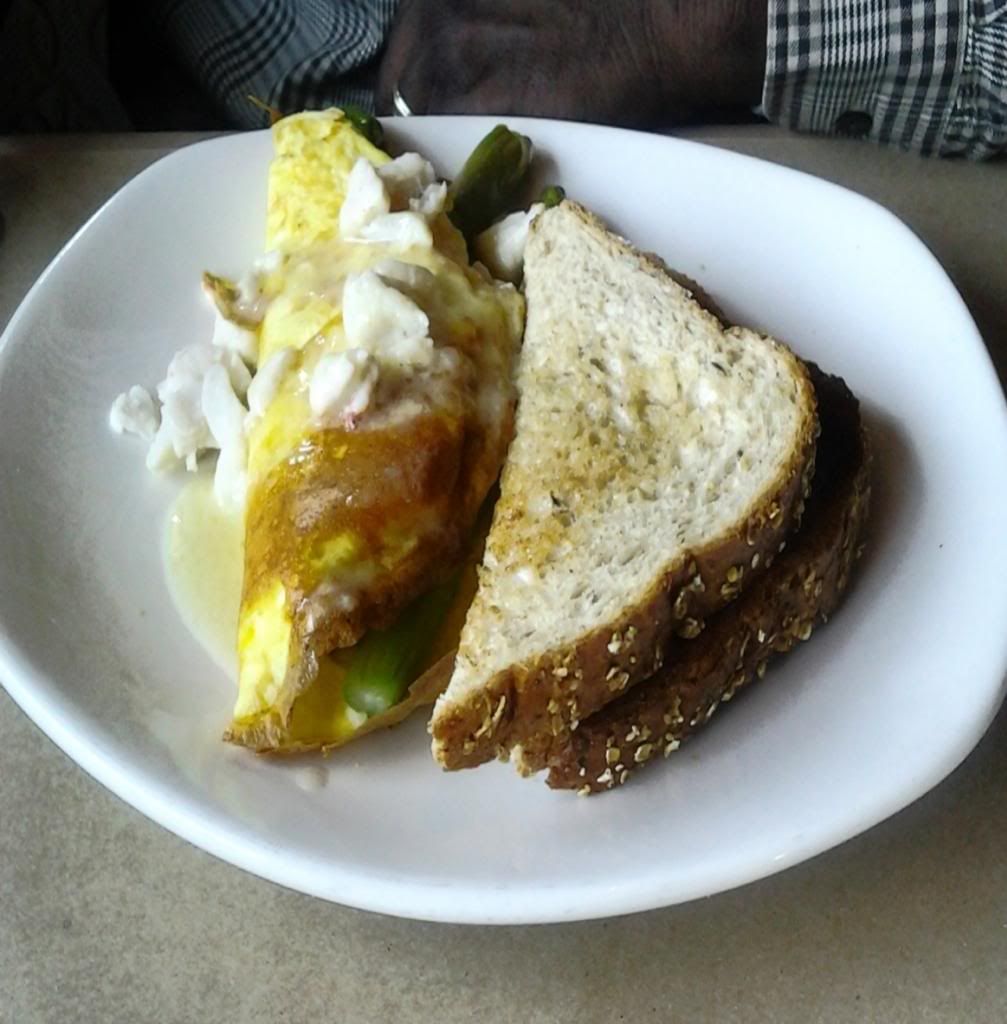 Sunday Brunch at Bonefish Grill: Oscar Omelet